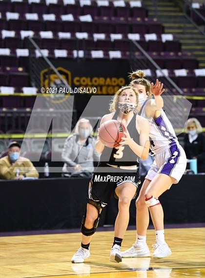 Thumbnail 3 in Limon vs. Wray (CHSAA 2A State Final) photogallery.