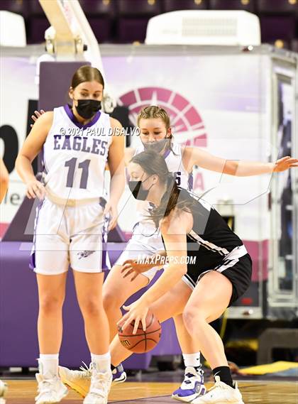 Thumbnail 3 in Limon vs. Wray (CHSAA 2A State Final) photogallery.