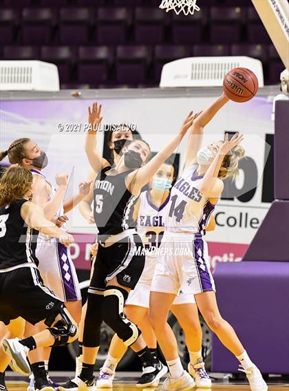 Thumbnail 1 in Limon vs. Wray (CHSAA 2A State Final) photogallery.