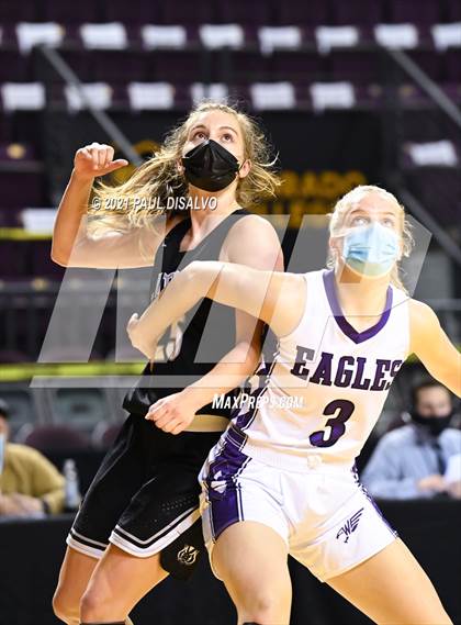 Thumbnail 2 in Limon vs. Wray (CHSAA 2A State Final) photogallery.