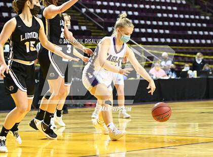 Thumbnail 1 in Limon vs. Wray (CHSAA 2A State Final) photogallery.