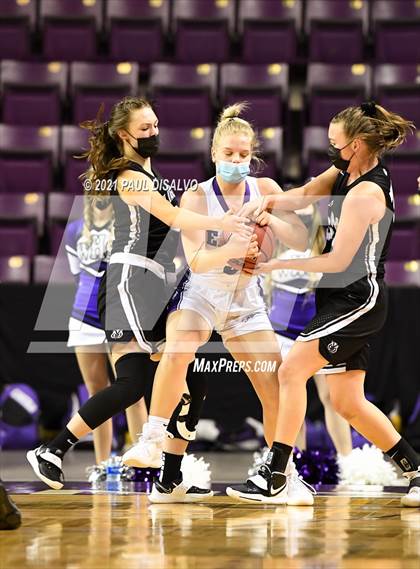 Thumbnail 3 in Limon vs. Wray (CHSAA 2A State Final) photogallery.
