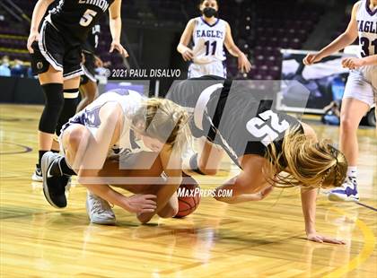 Thumbnail 3 in Limon vs. Wray (CHSAA 2A State Final) photogallery.