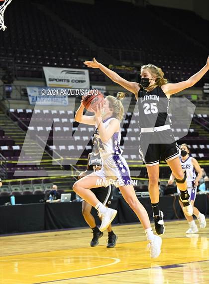 Thumbnail 2 in Limon vs. Wray (CHSAA 2A State Final) photogallery.
