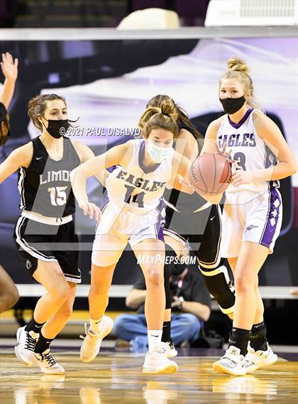 Thumbnail 2 in Limon vs. Wray (CHSAA 2A State Final) photogallery.