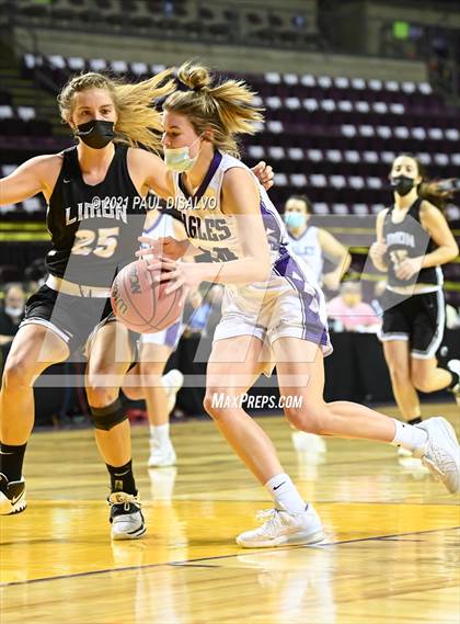 Thumbnail 2 in Limon vs. Wray (CHSAA 2A State Final) photogallery.