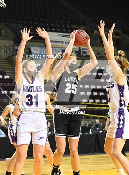 Thumbnail 2 in Limon vs. Wray (CHSAA 2A State Final) photogallery.