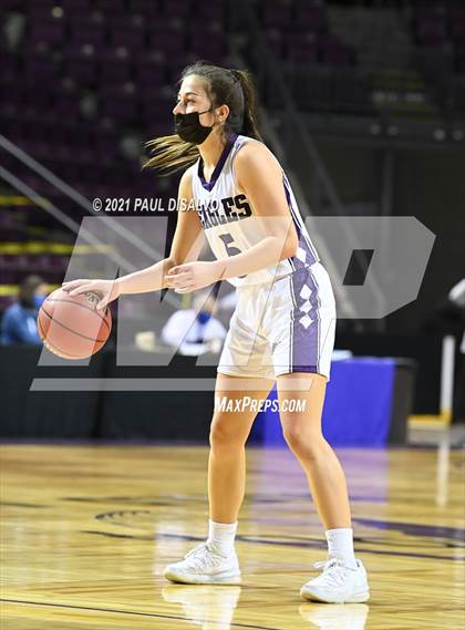 Thumbnail 3 in Limon vs. Wray (CHSAA 2A State Final) photogallery.
