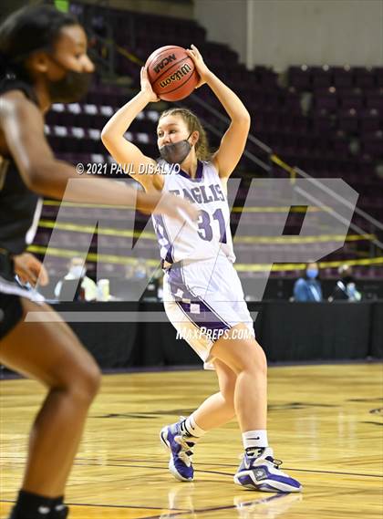 Thumbnail 3 in Limon vs. Wray (CHSAA 2A State Final) photogallery.