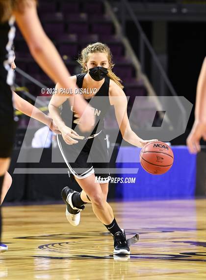 Thumbnail 2 in Limon vs. Wray (CHSAA 2A State Final) photogallery.