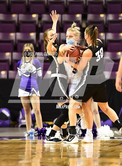 Thumbnail 3 in Limon vs. Wray (CHSAA 2A State Final) photogallery.
