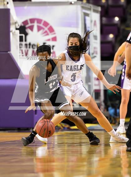 Thumbnail 2 in Limon vs. Wray (CHSAA 2A State Final) photogallery.