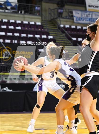 Thumbnail 2 in Limon vs. Wray (CHSAA 2A State Final) photogallery.