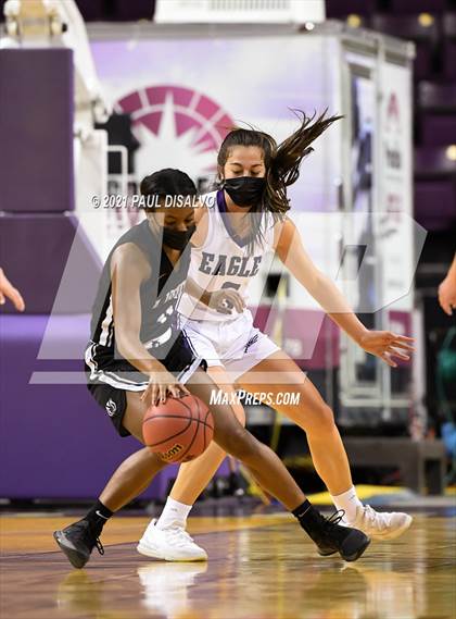 Thumbnail 1 in Limon vs. Wray (CHSAA 2A State Final) photogallery.
