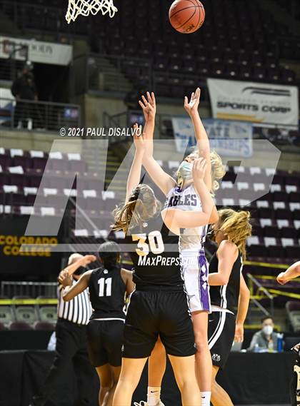 Thumbnail 2 in Limon vs. Wray (CHSAA 2A State Final) photogallery.