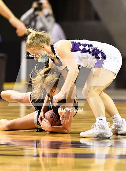 Thumbnail 3 in Limon vs. Wray (CHSAA 2A State Final) photogallery.