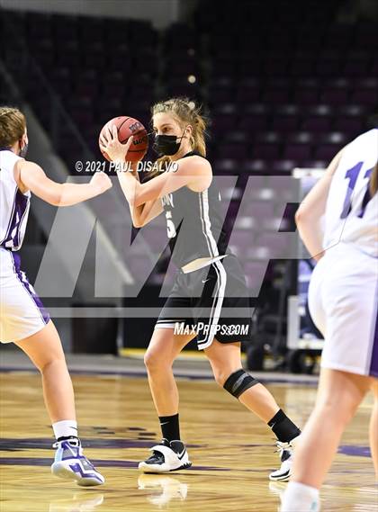 Thumbnail 3 in Limon vs. Wray (CHSAA 2A State Final) photogallery.