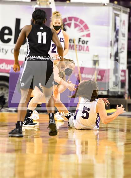 Thumbnail 1 in Limon vs. Wray (CHSAA 2A State Final) photogallery.