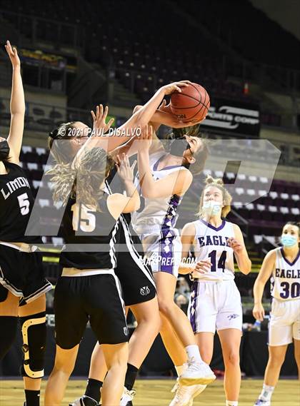 Thumbnail 2 in Limon vs. Wray (CHSAA 2A State Final) photogallery.