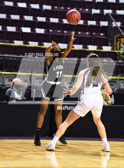 Thumbnail 1 in Limon vs. Wray (CHSAA 2A State Final) photogallery.