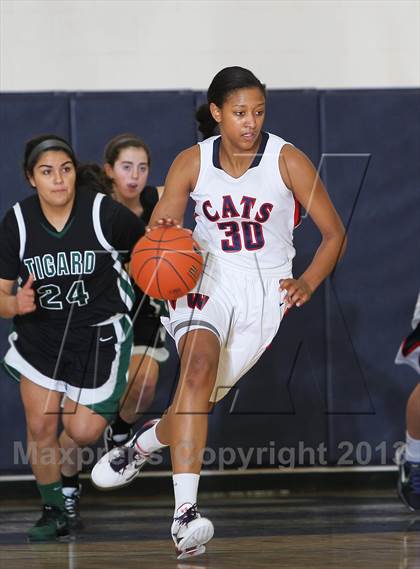 Thumbnail 2 in Westview vs Tigard (Nike Interstate Shootout) photogallery.