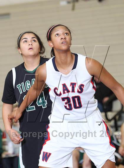 Thumbnail 3 in Westview vs Tigard (Nike Interstate Shootout) photogallery.