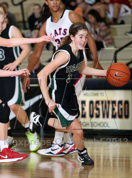 Thumbnail 2 in Westview vs Tigard (Nike Interstate Shootout) photogallery.