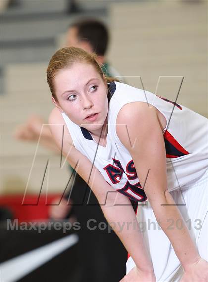 Thumbnail 1 in Westview vs Tigard (Nike Interstate Shootout) photogallery.