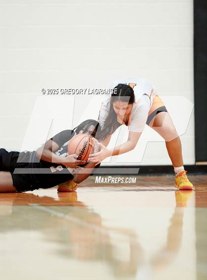 Thumbnail 2 in Lamar vs Haltom photogallery.