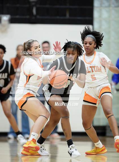 Thumbnail 2 in Lamar vs Haltom photogallery.