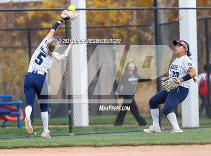 Thumbnail 3 in Fossil Ridge vs Columbine (CHSAA 5A semifinal) photogallery.
