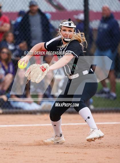 Thumbnail 3 in Fossil Ridge vs Columbine (CHSAA 5A semifinal) photogallery.