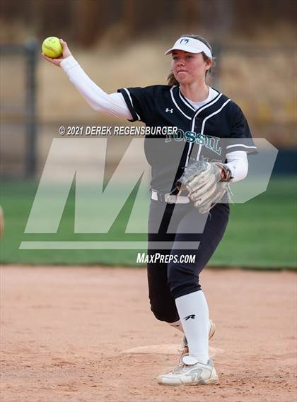 Thumbnail 3 in Fossil Ridge vs Columbine (CHSAA 5A semifinal) photogallery.