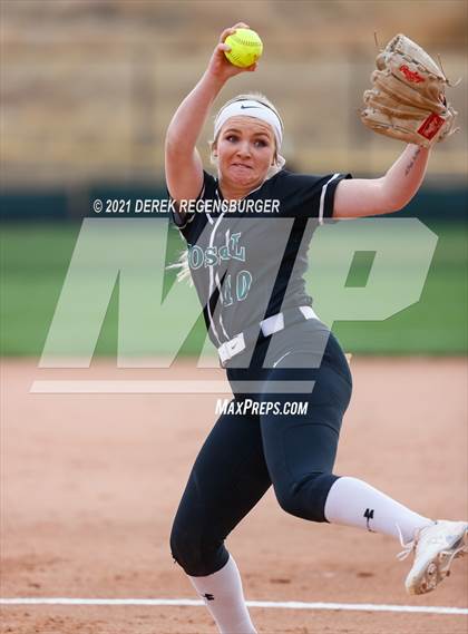 Thumbnail 3 in Fossil Ridge vs Columbine (CHSAA 5A semifinal) photogallery.