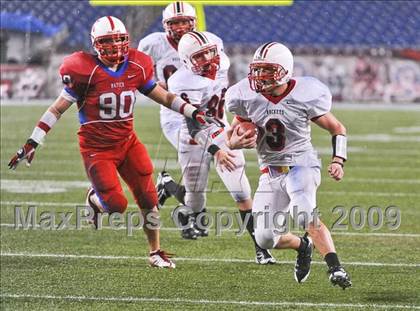 Thumbnail 2 in Reading Memorial vs. Natick (MIAA Division II East Final) photogallery.