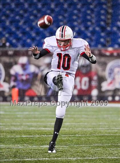 Thumbnail 3 in Reading Memorial vs. Natick (MIAA Division II East Final) photogallery.