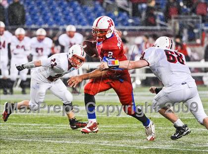 Thumbnail 2 in Reading Memorial vs. Natick (MIAA Division II East Final) photogallery.