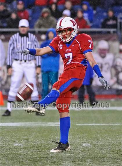 Thumbnail 2 in Reading Memorial vs. Natick (MIAA Division II East Final) photogallery.
