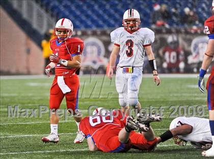 Thumbnail 2 in Reading Memorial vs. Natick (MIAA Division II East Final) photogallery.