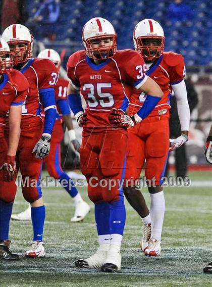 Thumbnail 1 in Reading Memorial vs. Natick (MIAA Division II East Final) photogallery.