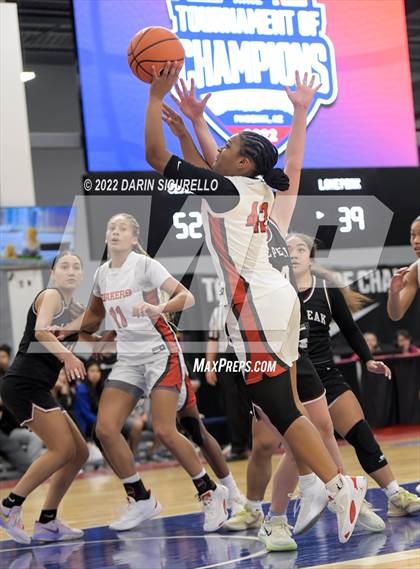 Thumbnail 3 in Sidwell Friends vs. Lone Peak (NIKE Tournament of Champions)  photogallery.