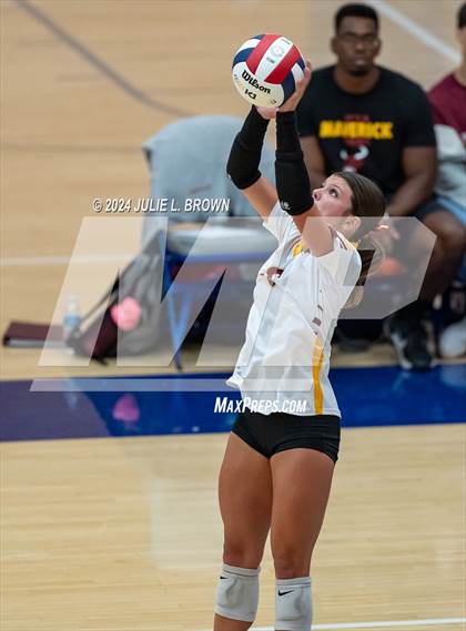 Thumbnail 3 in Hamilton Southeastern vs McCutcheon (HSE Round Robin Tourney) photogallery.