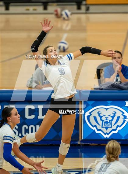Thumbnail 3 in Hamilton Southeastern vs McCutcheon (HSE Round Robin Tourney) photogallery.