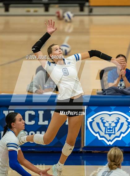 Thumbnail 1 in Hamilton Southeastern vs McCutcheon (HSE Round Robin Tourney) photogallery.