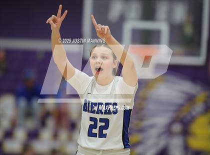 Thumbnail 3 in Dierks vs. Ouachita (AAA 2A-4 Regional First Round) photogallery.