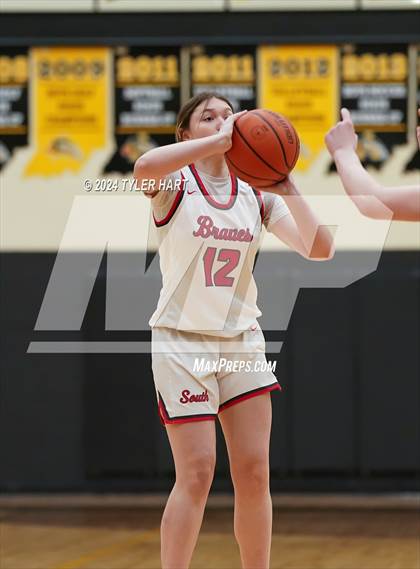 Thumbnail 1 in Terre Haute North Vigo vs. Terre Haute South Vigo (IHSAA 4A Sectional 12 Semifinal) photogallery.