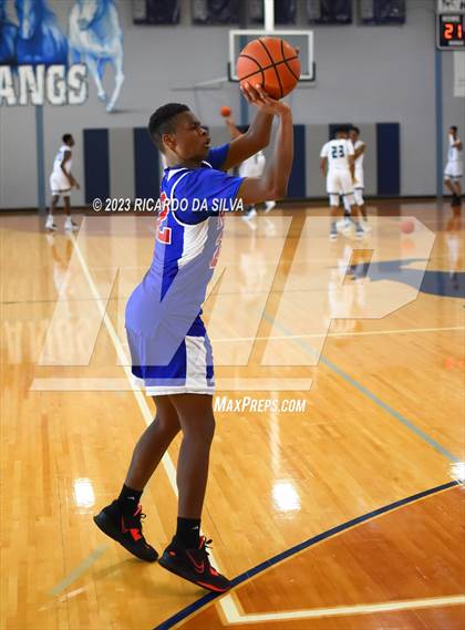 Thumbnail 1 in Lamar Consolidated vs Royal photogallery.