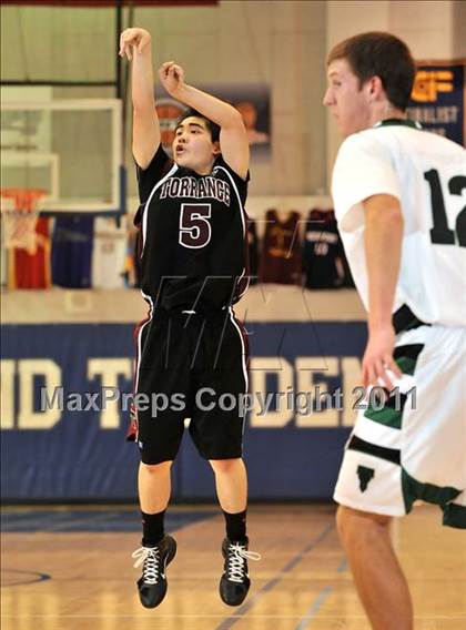 Thumbnail 2 in Thousand Oaks vs. Torrance (MaxPreps Holiday Classic) photogallery.