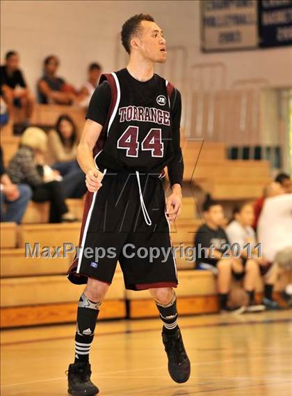 Thumbnail 3 in Thousand Oaks vs. Torrance (MaxPreps Holiday Classic) photogallery.