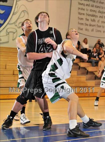 Thumbnail 2 in Thousand Oaks vs. Torrance (MaxPreps Holiday Classic) photogallery.